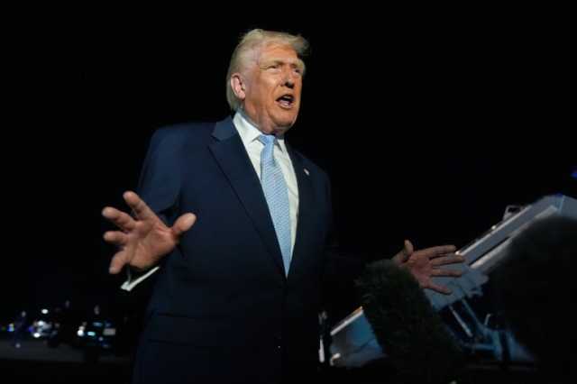 ترامب يلمح لمحادثات مع مادورو ويكثف عسكرة الكاريبي