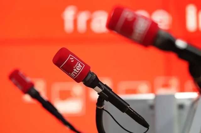 موظفو أول إذاعة في فرنسا: محطتنا تفقد روحها