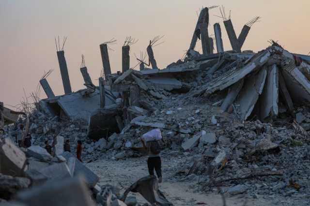 غارات ونسف منازل وتواصل البحث عن جثث المحتجزين في غزة