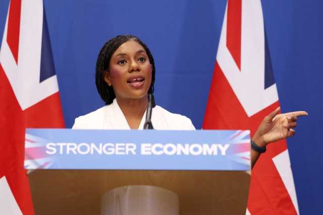 كيمي بادينوك البريطانية تثير الجدل بسردها لأصولها النيجيرية