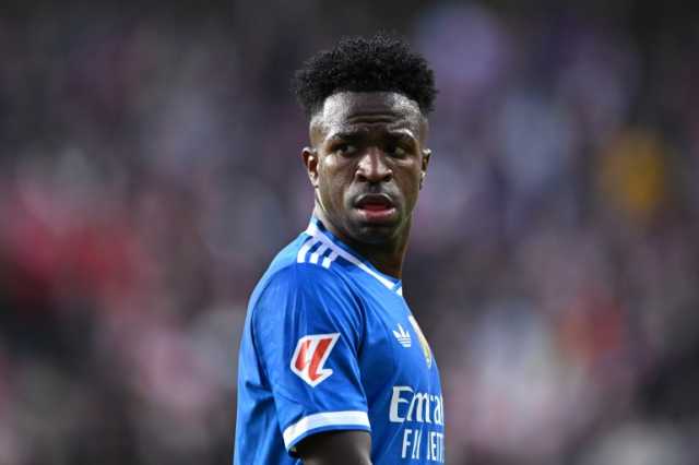 فينيسيوس نجم ريال مدريد يعود لعاداته القديمة.. استفزاز جماهير وإهانة لاعب