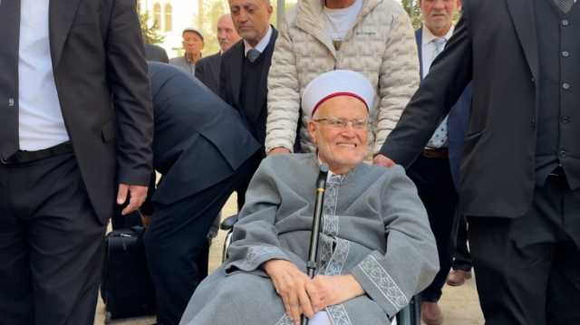 فيديو.. مساندة شعبية وقانونية للشيخ عكرمة صبري خلال محاكمته