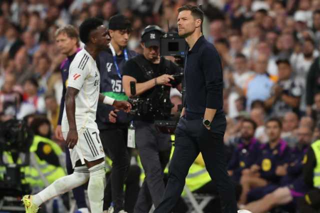 بيريز ينبه تشابي ألونسو: لا تُغضب فينيسيوس