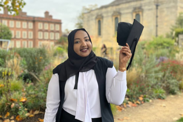 من قوائم النازحين إلى أكسفورد.. رحلة طبيبة سودانية هزمت الخوف بالأمل