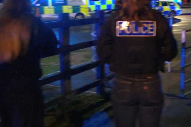 اعتقال رجلين بعد طعن عدة أشخاص داخل قطار في بريطانيا