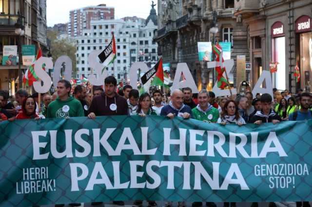 مظاهرة تندد بإسرائيل قبيل مباراة للمنتخب الفلسطيني بإقليم الباسك