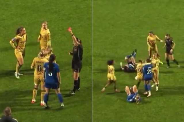 بالفيديو.. ضربة قاضية من الفنون القتالية شهدتها كرة القدم النسائية بإنجلترا