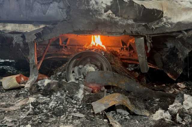 مستوطنون يشنون هجمات واسعة بالضفة ويشعلون النيران بمصنع ألبان