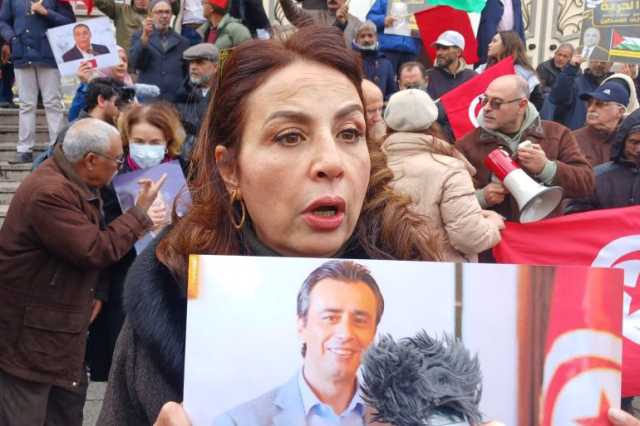 جوهر بن مبارك.. معارض تونسي معتقل يواجه السلطة بجسده
