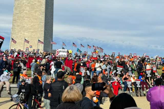 كيف أحيا الشارع بواشنطن الذكرى الأولى لانتخاب ترامب؟