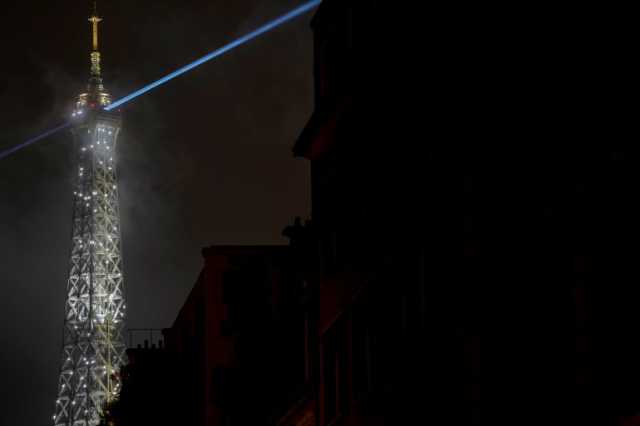 كيف يؤثر الضوء الاصطناعي على توازن الكربون في النظم البيئية؟