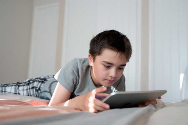 لماذا يتوجب عليك منع أطفالك من مشاهدة فيديوهات الحيوانات المولّدة بالذكاء الاصطناعي؟