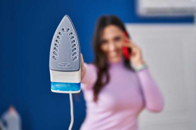 لا علاقة لها بالملابس.. 6 استخدامات تهم الرجل للمكواة