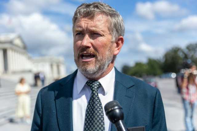 لماذا ترغب أديلسون في الإطاحة بعضو الكونغرس الجمهوري ماسي؟