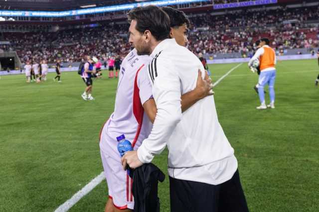 لاعب أرجنتيني يعيش تجربة فريدة مع ميسي ورونالدو