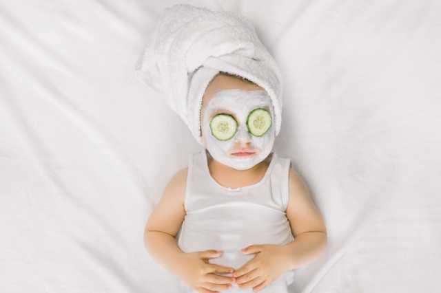 أطباء الجلدية ينتقدون منتجات العناية ببشرة الأطفال