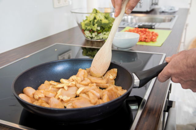 أين تختبئ المواد الكيميائية الأبدية في مشترياتك؟