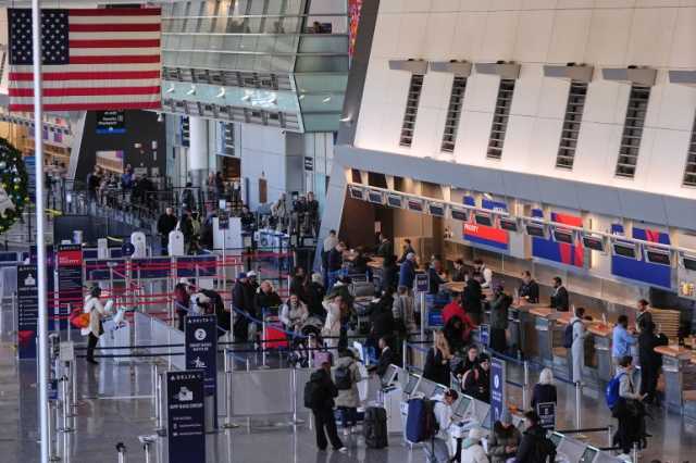 السيد ترامب يراقبكم بالمطار.. تفاصيل عن مكتب جديد يتعقّب المهاجرين ويعتقلهم