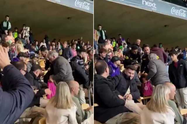 شاهد.. والد لامين جمال يستفز جماهير بيتيس والشرطة تتدخل