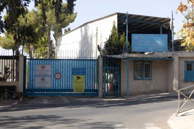 الاحتلال يقتحم مقر الأونروا بالقدس ويصيب شابا قرب الجدار العازل