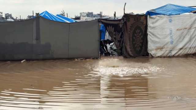 بلا خيام وبلا مقومات.. الغزيون يواجهون منخفضا جويا فاقم معاناتهم