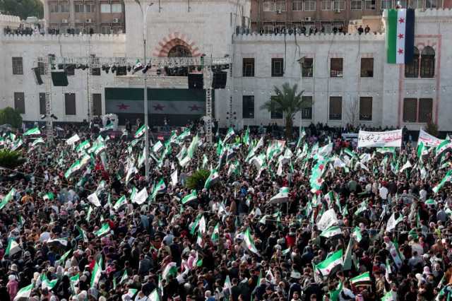 كيف علق السوريون بعد عام من التحرير؟