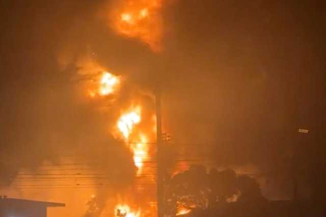 قتيل ودمار جراء نار تستعر في غابات أستراليا