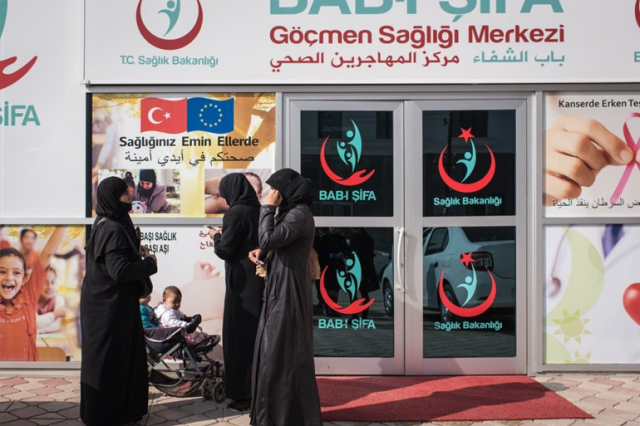 ما تداعيات إنهاء العلاج المجاني على اللاجئين السوريين في تركيا؟