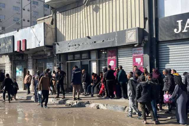 منع إدخال البطاقات الشخصية يعقّد معاملات الغزيين