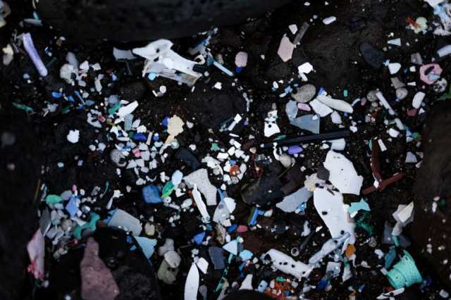 كيف يسهم تغير المناخ في تفاقم التلوث البلاستيكي؟