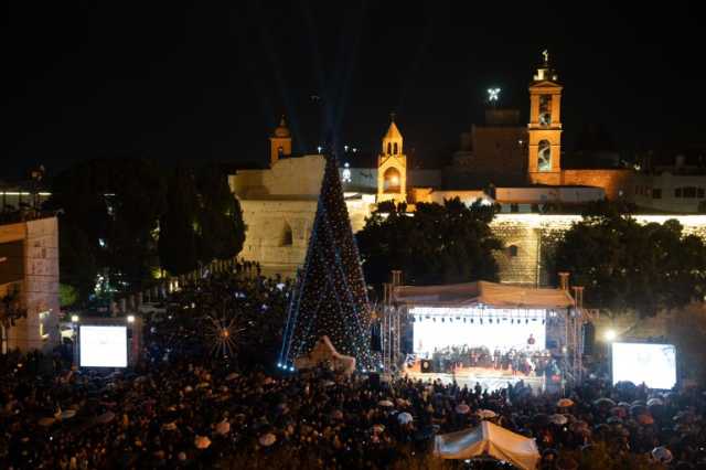 بعد انقطاع لعامين.. أجواء الميلاد المجيد تعود إلى القدس وبيت لحم