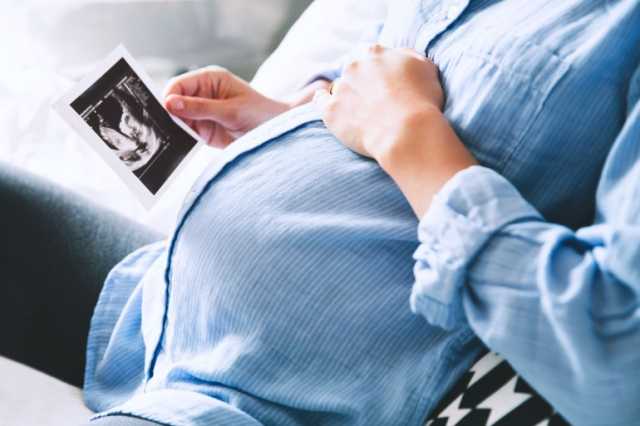 حقيقة أم أسطورة.. هل يترك طعام الوحم أثرا على جسم الطفل؟