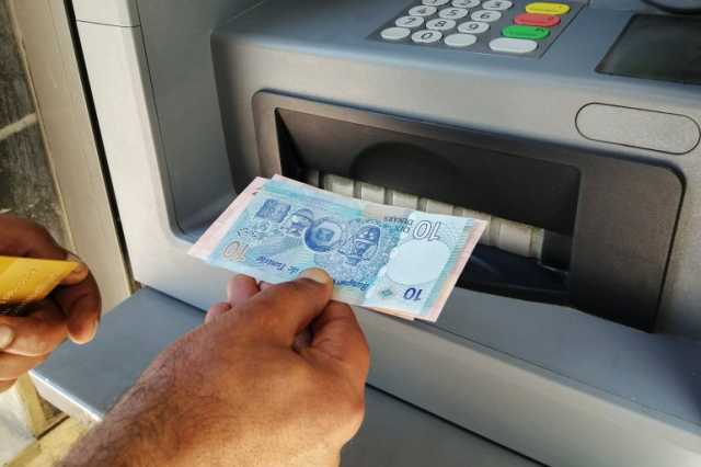 تحويلات التونسيين بالخارج.. مورد حيوي مثقل بالاقتطاعات البنكية