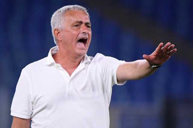 جبناء وأوغاد.. يوم أهان مورينيو لاعبي تشلسي في ملعب برشلونة