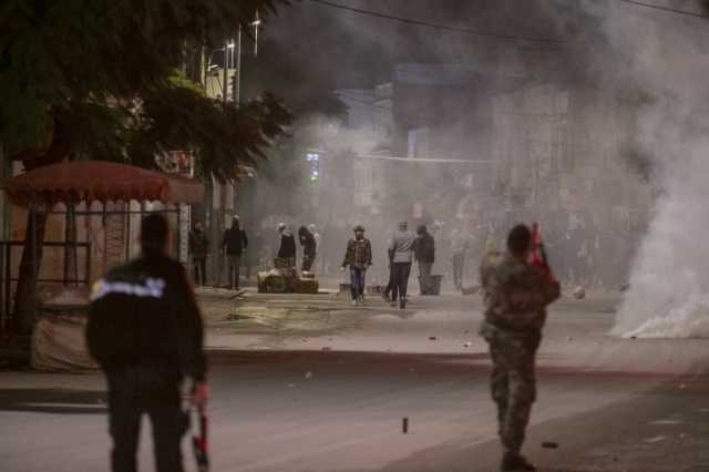 اشتباكات بين الشرطة التونسية ومحتجين في القيروان بعد وفاة رجل