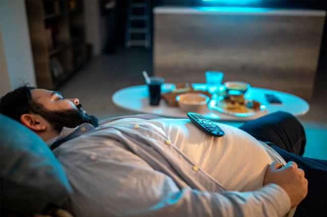 لهزيمة خمول ما بعد الظهر تجنب هذه الأطعمة في وجبة الغداء