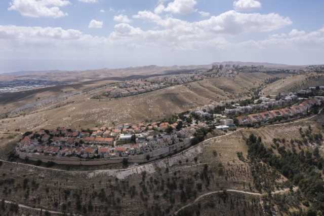 حماس والسلطة تنددان بقرار توسيع الاستيطان بالضفة والأردن يدين