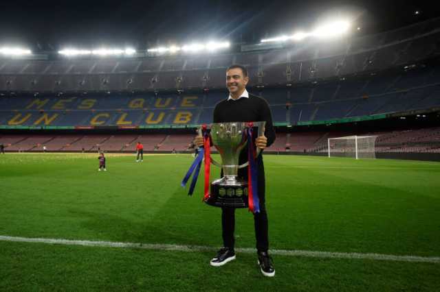 برشلونة يعلن تمديد عقد مدربه تشافي