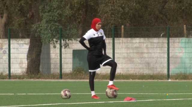شاهد- أول محجبة في المونديال.. المغربية نهيلة بنزينة تكتب التاريخ والفيفا يحتفي بها