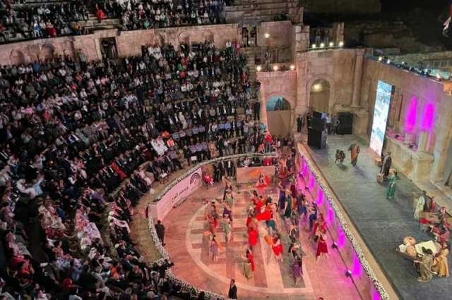غزة وسوريا تلقيان بظلالهما على مهرجان جرش.. انسحاب شعراء وانتقاد لدعوة أدونيس