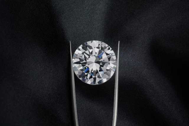 ألماس بدون ضغط أو حرارة.. ابتكار ياباني يقلب المفاهيم