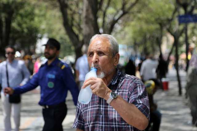 موجة الحر.. إيران تعطّل العمل بكافة القطاعات والإعصار خانون يعيث فسادا في اليابان وتايوان