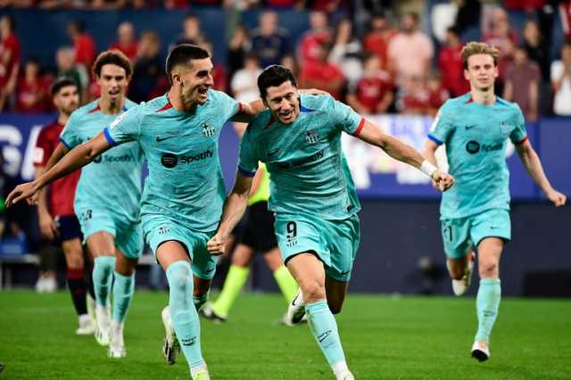 شاهد- برشلونة ينتزع فوزا صعبا من أوساسونا في الدوري الإسباني