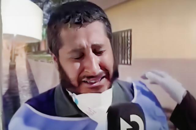 مسعف ينهار أثناء حديثه عن ضحايا درنة وناج يصف لمحة من يوم القيامة