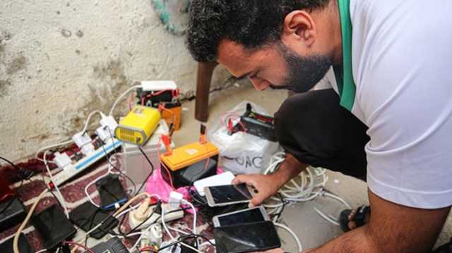 موظفو الاتصالات بغزة يخاطرون بحياتهم لتشغيل الشبكات