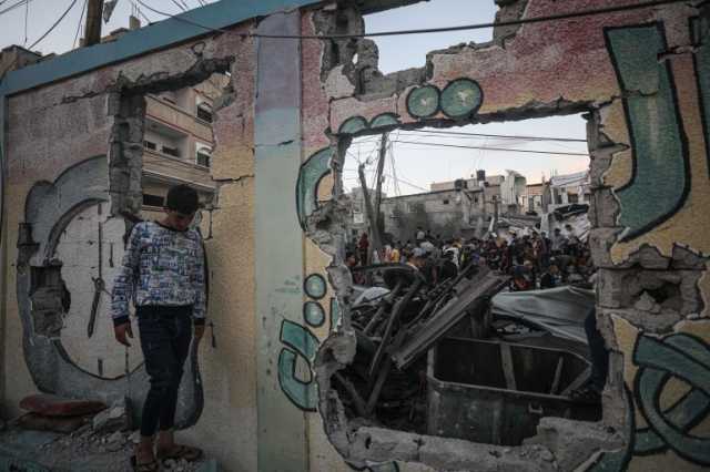 رسائل المقصوفين في غزة: لا نزال على قيد الحياة