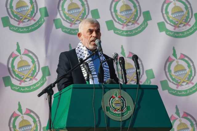 لوموند: السنوار سيد اللعبة في غزة