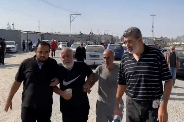 عرّونا وتبولوا علينا.. عمال من غزة يفضحون كيف عذبتهم إسرائيل