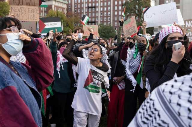 رويترز: قفزة في مبيعات الكوفية الفلسطينية بأميركا رغم الاستهداف