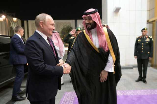 السعودية وروسيا تدعوان أعضاء أوبك بلس لخفض الإنتاج